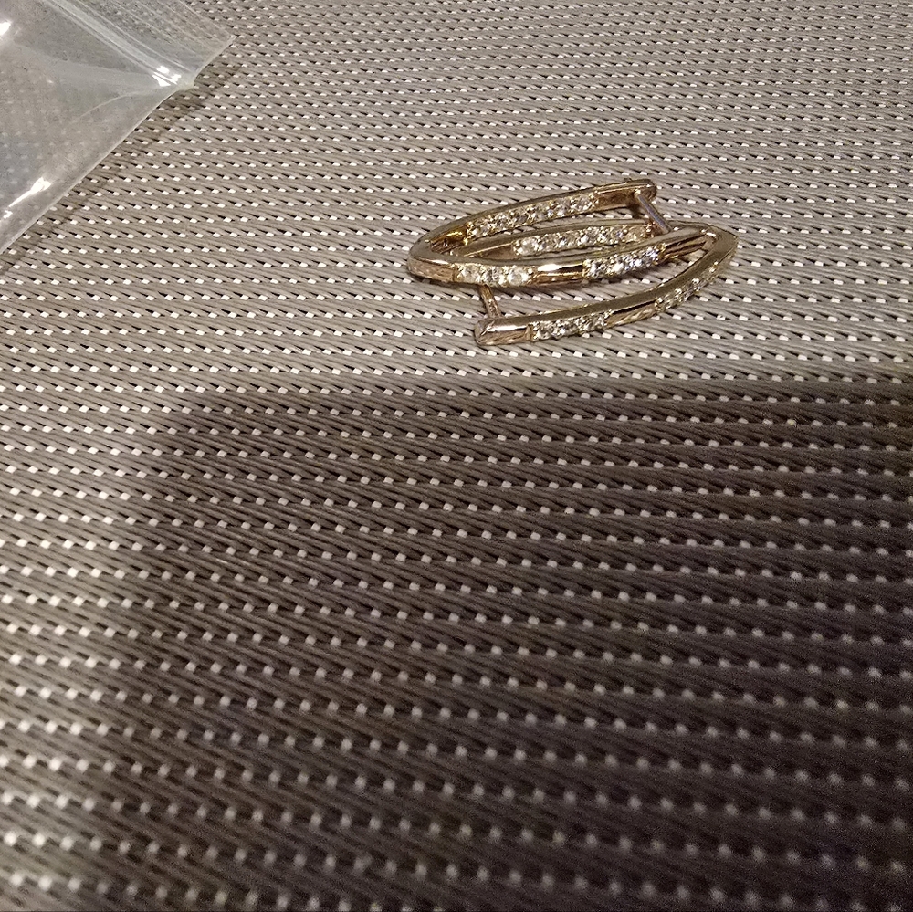 😎NWOT Rose Gold Earrings